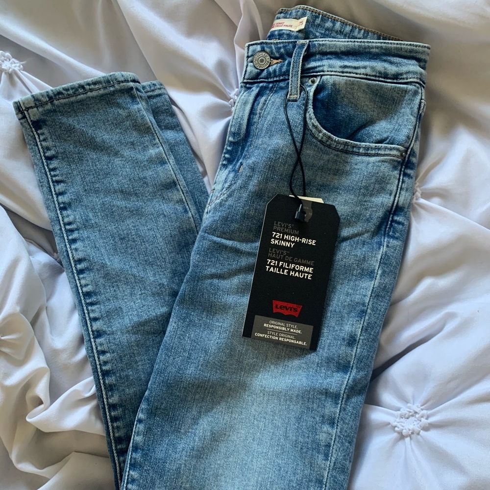 Levi’s 721 High-Rise Skinny Jean Size 25